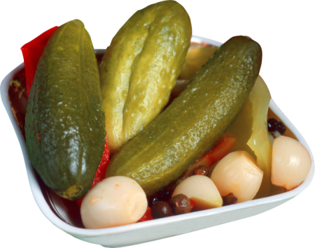 Соленый огурец на прозрачном фоне