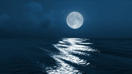 Отражение Луны в воде