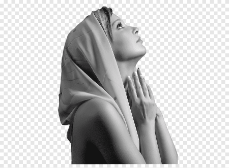 Женщина молится