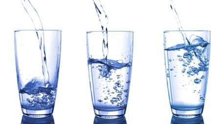 Полный стакан воды