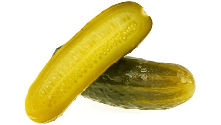 Банка с малосольными огурцами арт