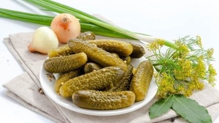 Банка с огурцами мультяшная