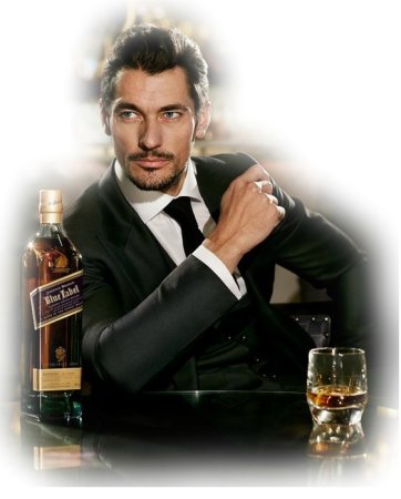 Красивый мужчина с бокалом