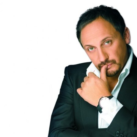 Стас Михайлов на фоне