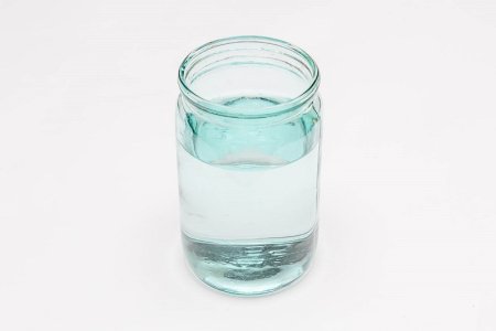 Банка с водой
