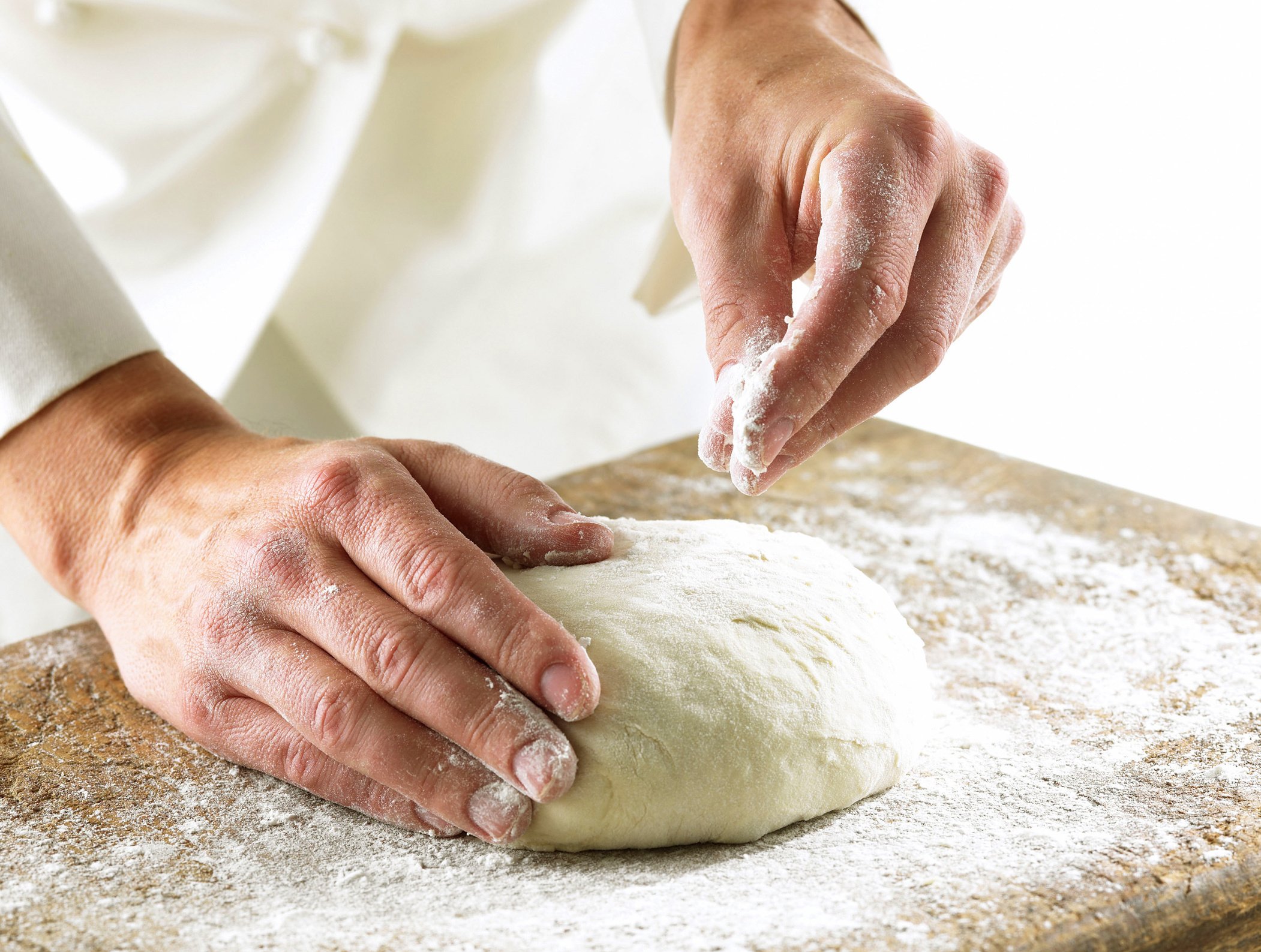 Тесто можно держать в. Мука тесто. Тесто картинка. Мука для хлеба. Руки месят тесто.