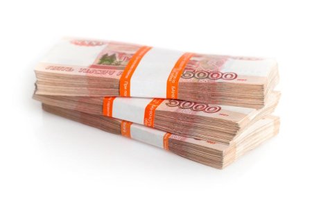 Пачка денег на белом фоне