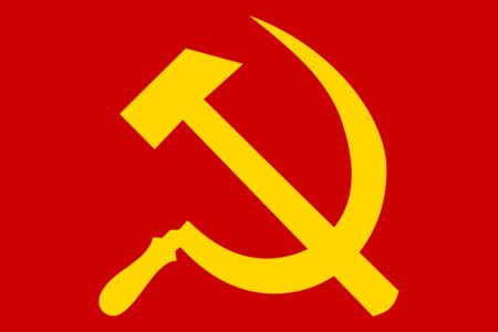 Красный серп и молот на черном фоне