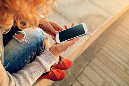 Смартфон в руке
