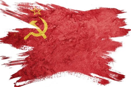 Порванный флаг СССР