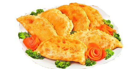 Чебуреки на тарелке