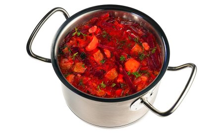 Борщ в кастрюле на белом фоне