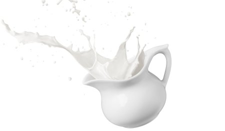 Молоко льется из кувшина