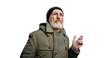 Бомж на белом фоне
