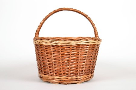 Дети с корзинкой