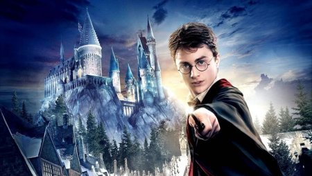 Гарри Поттер на фоне Хогвартса