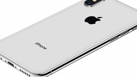 Iphone 11 сзади на белом фоне
