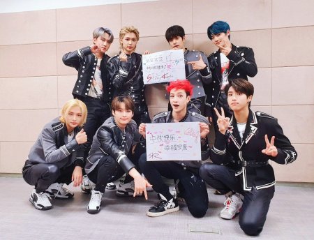 Группа Stray Kids Backdoor