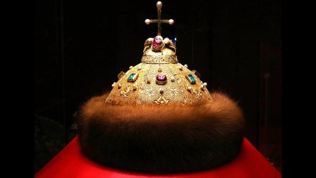 Монархия в России рухнула