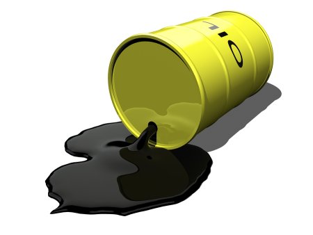 Бочка с разлитой нефтью