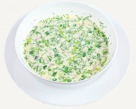 Окрошка в белой тарелке