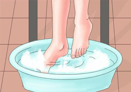 Ножки в тазике с водой