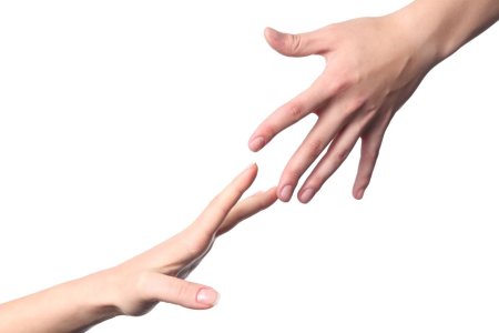 Рука тянется