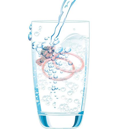 Прозрачная вода в стакане