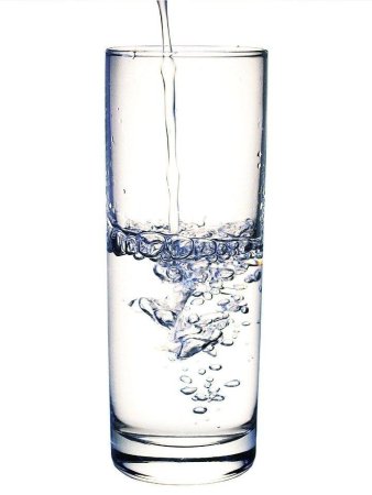 Стакан воды без фона