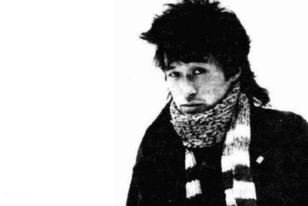 Виктор Цой в шарфе